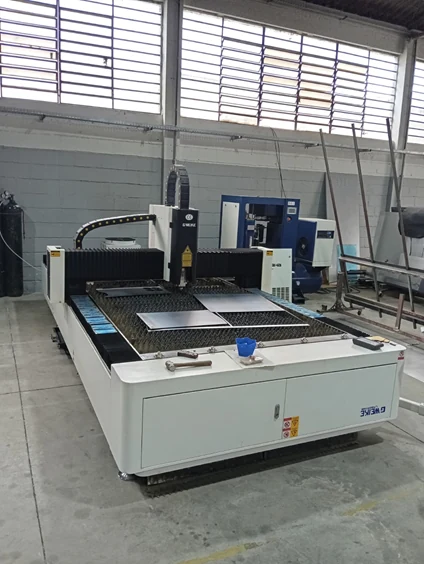 Máquina de corte a laser da Sabre